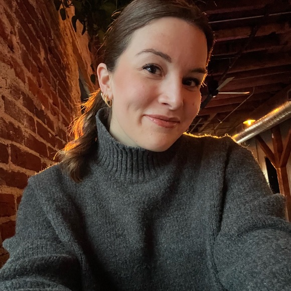 Meet your Posher, Carissa - Picture 2 of 5